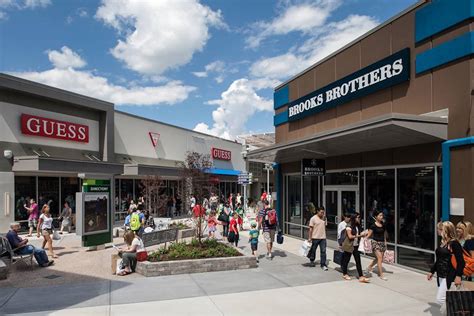 outlet stores in toronto.